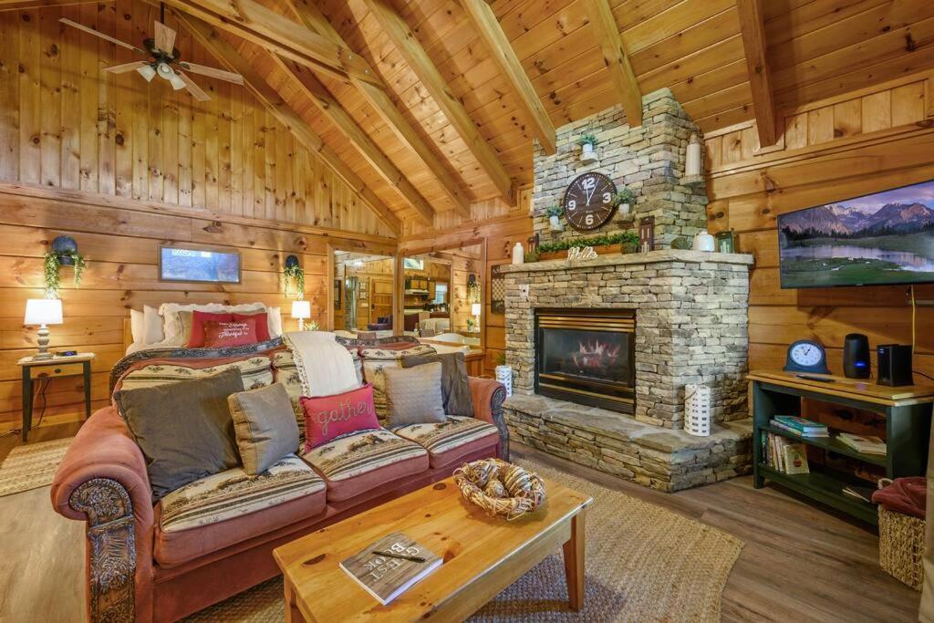 Do Not Disturb - Pigeon Forge Smoky Mountain Studio Cabin, Hot Tub, Fireplace Exteriér fotografie