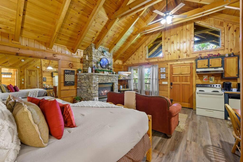 Do Not Disturb - Pigeon Forge Smoky Mountain Studio Cabin, Hot Tub, Fireplace Exteriér fotografie
