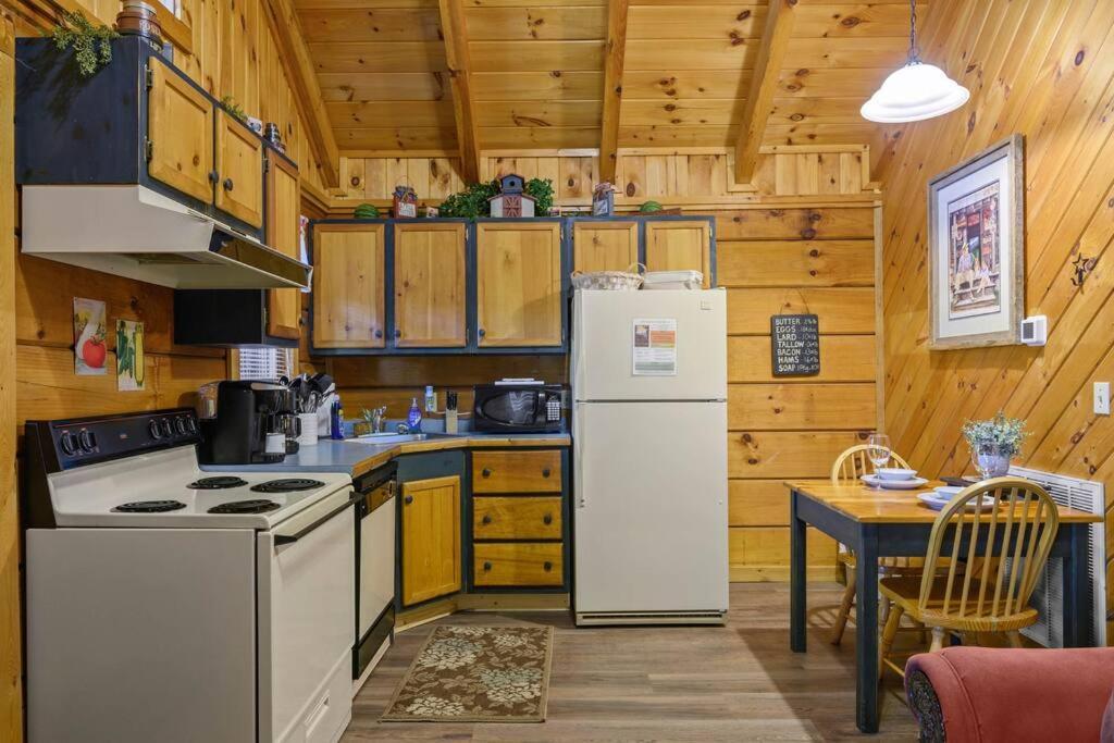 Do Not Disturb - Pigeon Forge Smoky Mountain Studio Cabin, Hot Tub, Fireplace Exteriér fotografie