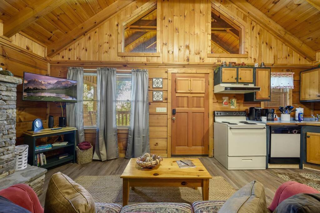 Do Not Disturb - Pigeon Forge Smoky Mountain Studio Cabin, Hot Tub, Fireplace Exteriér fotografie