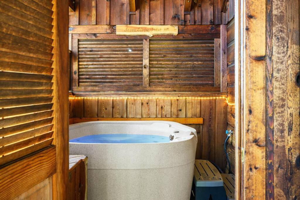 Do Not Disturb - Pigeon Forge Smoky Mountain Studio Cabin, Hot Tub, Fireplace Exteriér fotografie