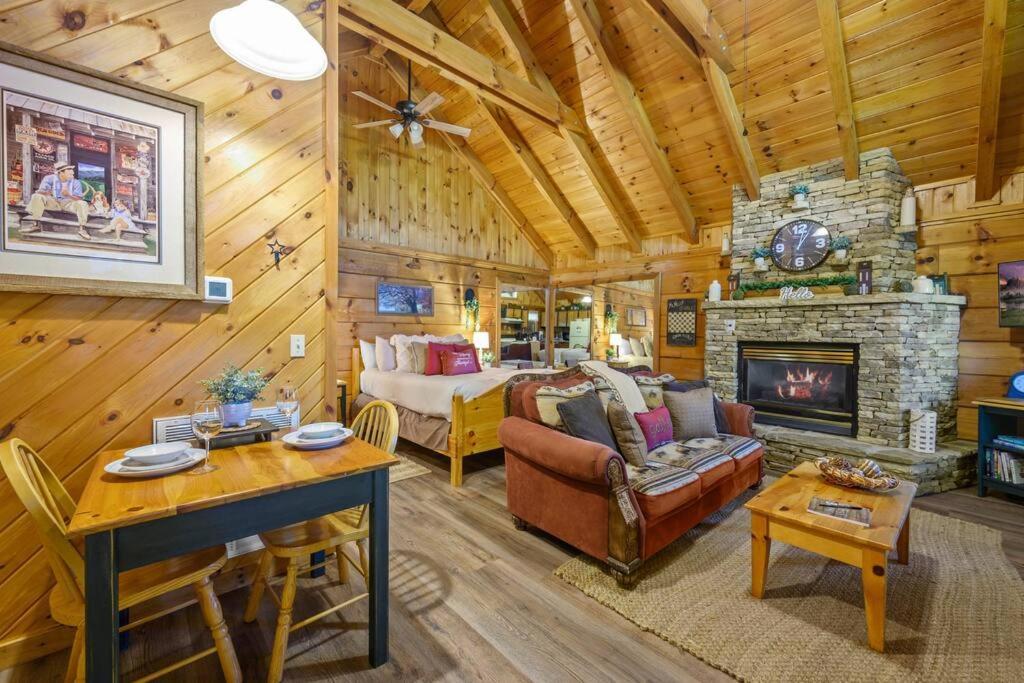 Do Not Disturb - Pigeon Forge Smoky Mountain Studio Cabin, Hot Tub, Fireplace Exteriér fotografie