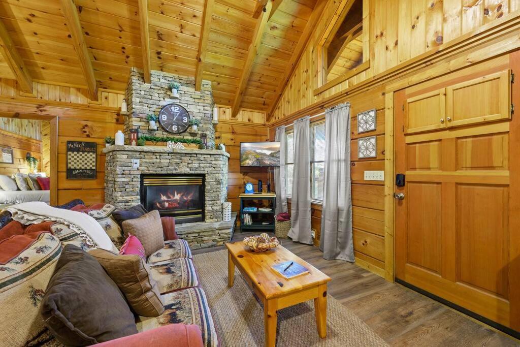 Do Not Disturb - Pigeon Forge Smoky Mountain Studio Cabin, Hot Tub, Fireplace Exteriér fotografie