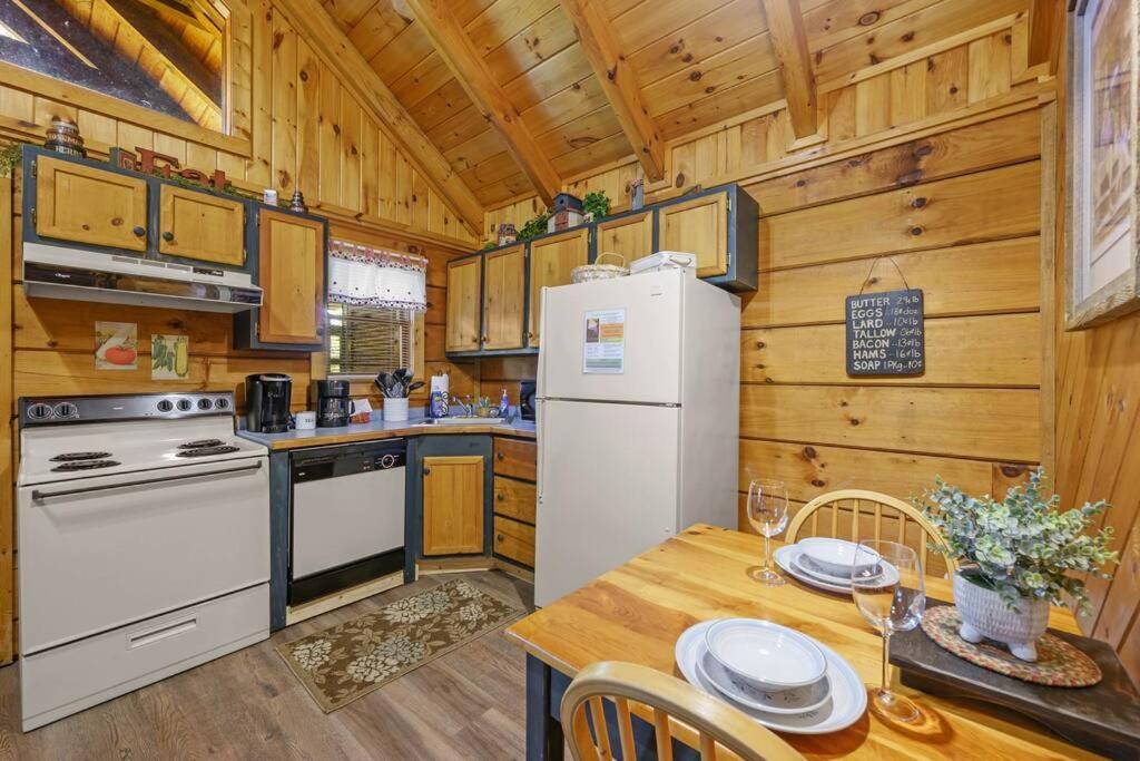Do Not Disturb - Pigeon Forge Smoky Mountain Studio Cabin, Hot Tub, Fireplace Exteriér fotografie