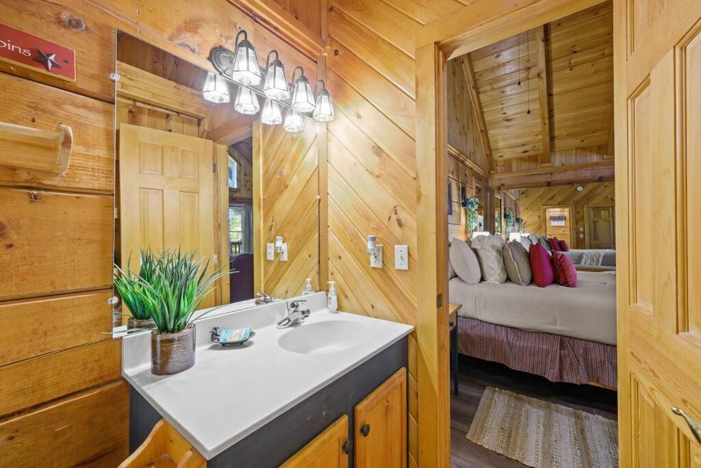 Do Not Disturb - Pigeon Forge Smoky Mountain Studio Cabin, Hot Tub, Fireplace Exteriér fotografie